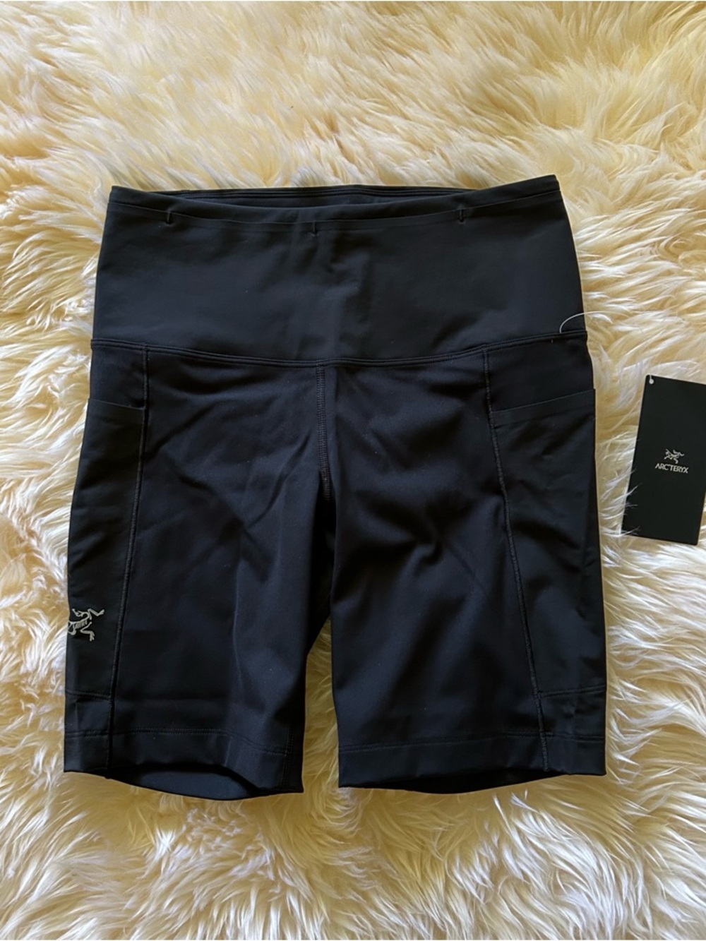 Arc'teryx Essent Black High-Rise Bike Shorts 8” SZ 4 - Picture 6 of 12